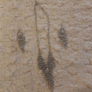 Necklace & earring set